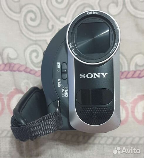 Видеокамера Sony Handycam DCR-HC38