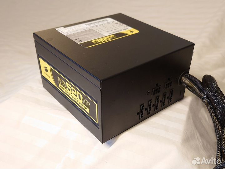 Бесшумный модульный ATX блок питания Corsair HX520