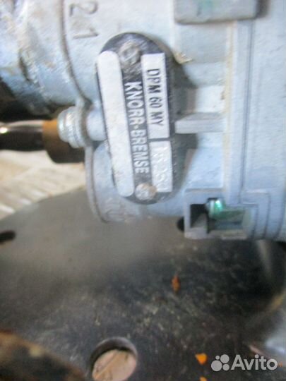 Кран ручного тормоза Knorr Bremse DPM60MY