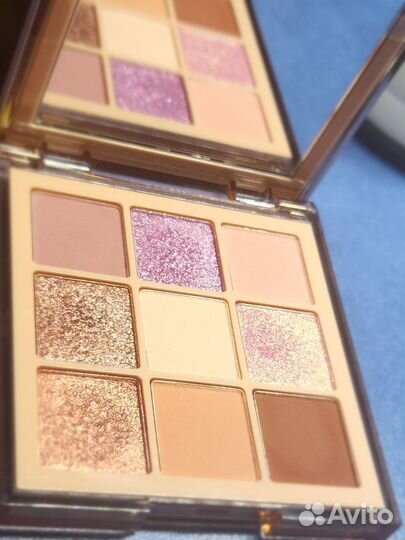 Палетка теней Huda Beauty Light Nude Obsessions