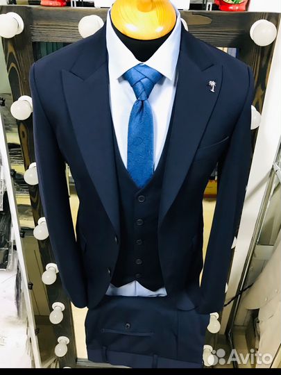 Мужской костюм не мнущийся