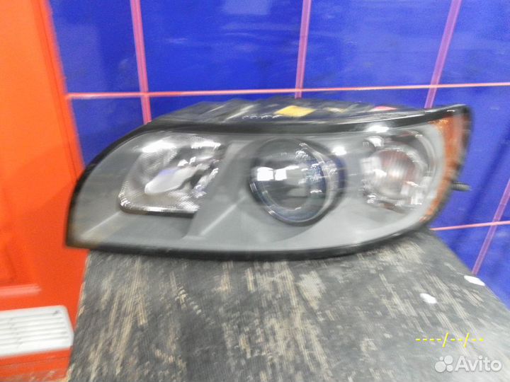 Фара левая Volvo S40 V50 Xenon