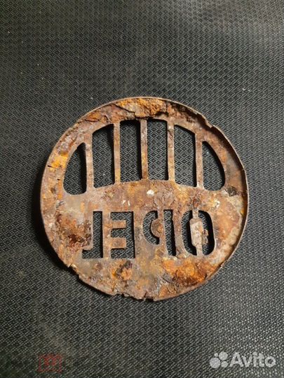 Табличка-логотип от автомобиля Opel / ВОВ