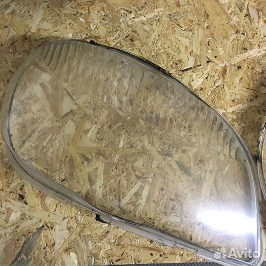 Стекла передних фар Шевроле нива