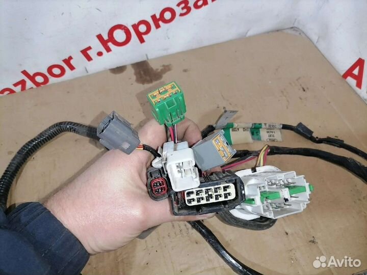 Проводка передней правой двери Ford Maverick