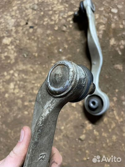 Рычаг передний верхний правый VW Passat B5