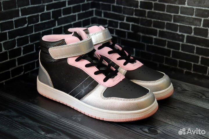 Новые ботинки весна 37 р. на девочку