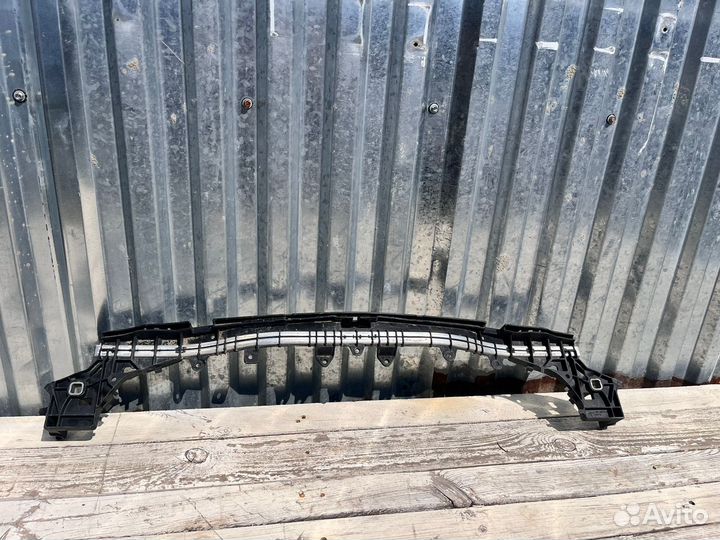 Mercedes W205 14- Кронштейн радиатора 2639