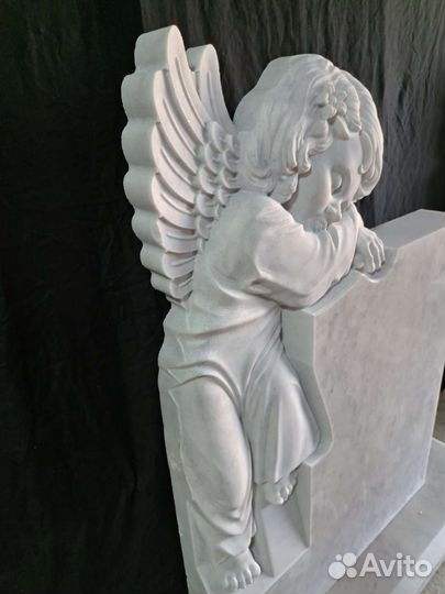 Памятник Ангел из белого мрамора