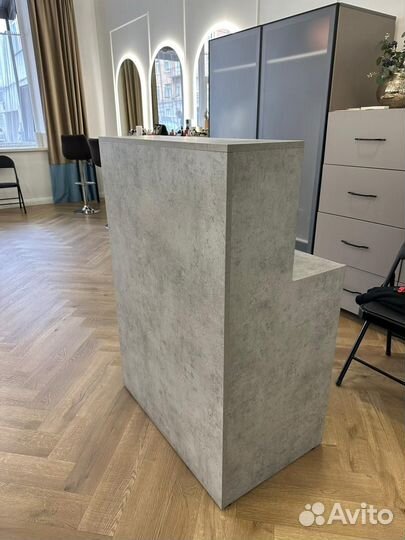 Стойка ресепшн