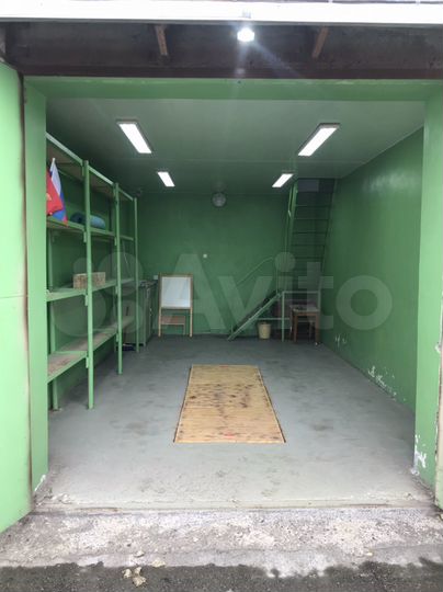 Гараж, > 30 м²