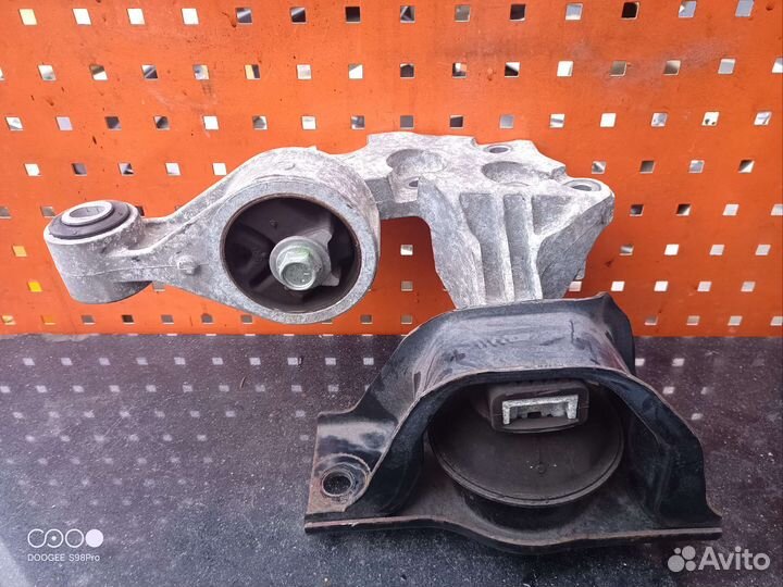 Опора двс правая Nissan x-trail t31