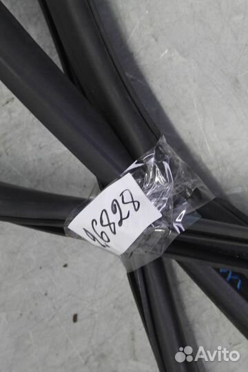 Уплотнитель кузова передней правой двери Chevrole