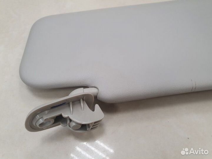 Козырек солнцезащитный правый Renault Logan L8