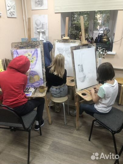 Преподаватель по рисунку и живописи