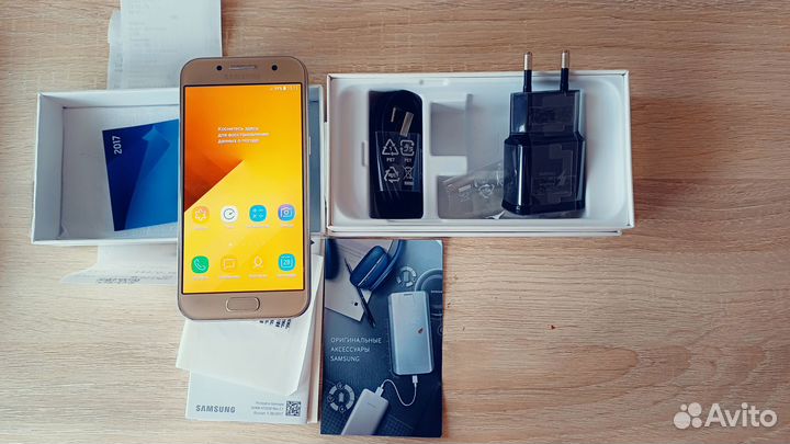 Samsung Galaxy A3 (2017) SM-A320F/DS, 2/16 ГБ