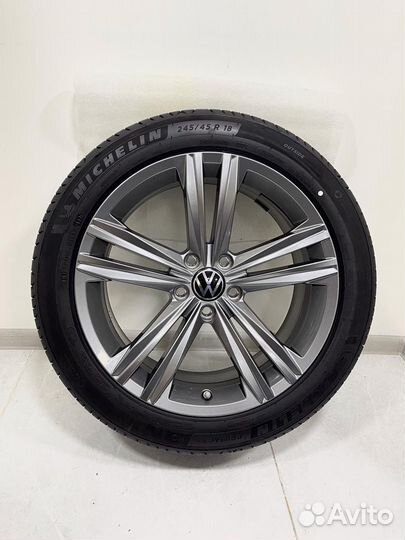 Новые Volkswagen Passat B8, Michelin 235/45 R18
