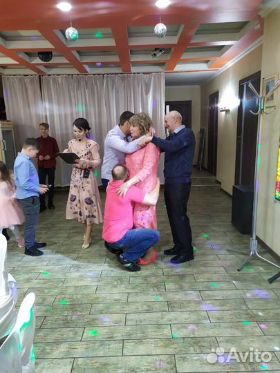 Ведущая (тамада) и ди-джей