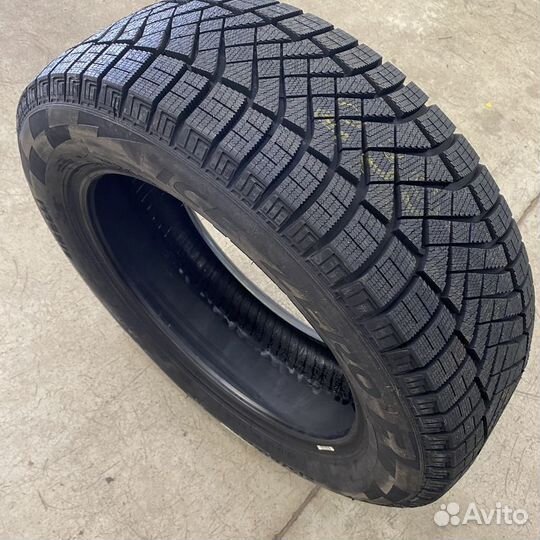 Pirelli Ice Zero FR 245/50 R19 105H