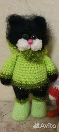 Вязаные зайцы и котики