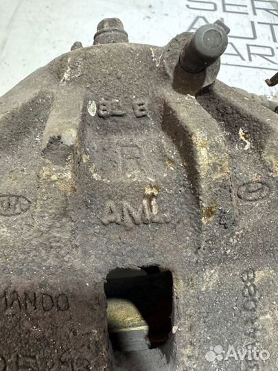 Суппорт передний правый Kia Soul AM G4FC 2009