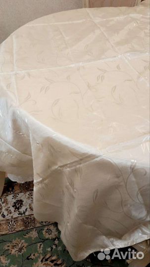 Скатерть шёлковая бежевая. В наличии 9 штук