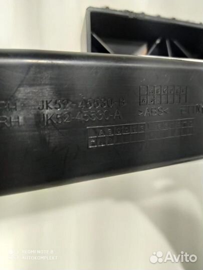 Кронштейн полки багажника правый Land Rover