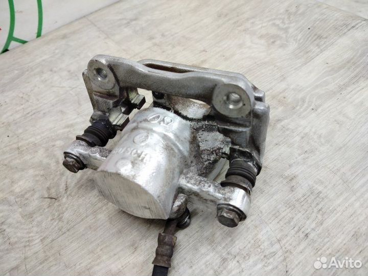 Суппорта и диски задняя Toyota Avensis T25 2AZ-FSE