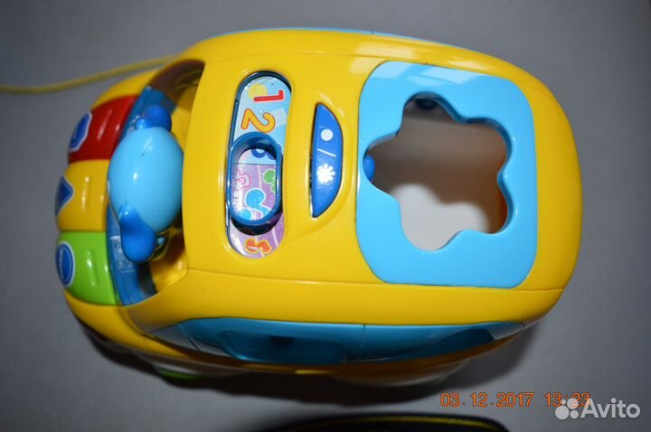 Веселый автомобиль-каталка