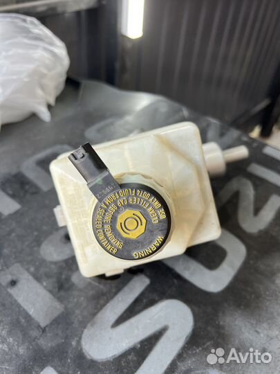 Цилиндр тормозной главный Бачок Range Rover LM V8