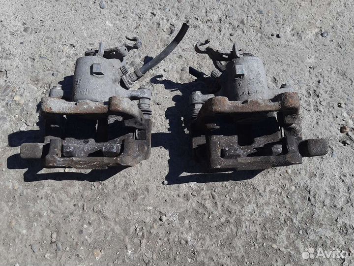 Задние суппорта Volkswagen Jetta 5