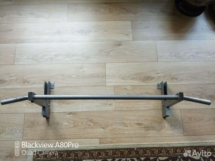 Турник настенный