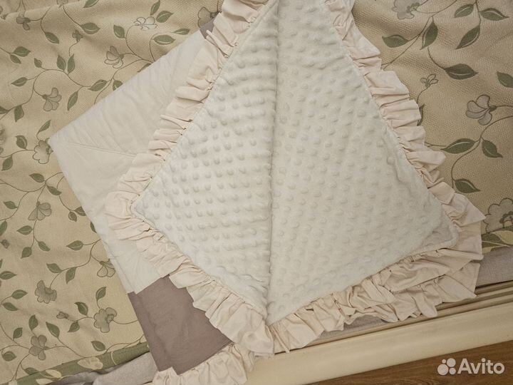 Бортики и одеяло в детскую кроватку