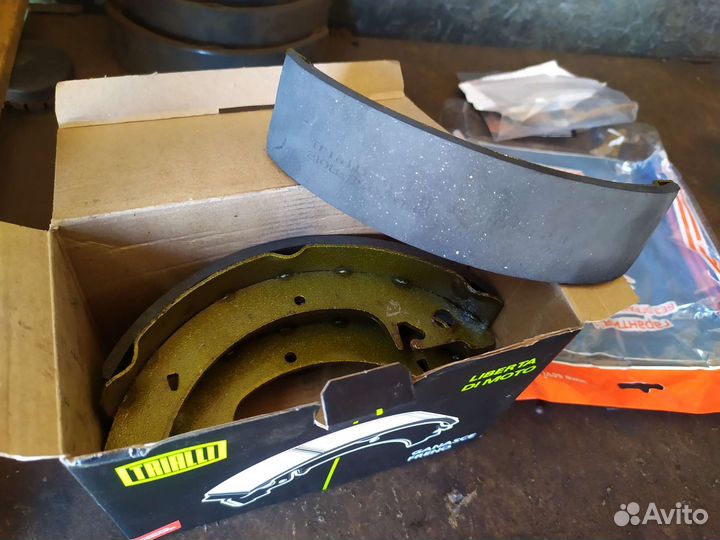 Продам задние тормозные колодки на LADA без абс