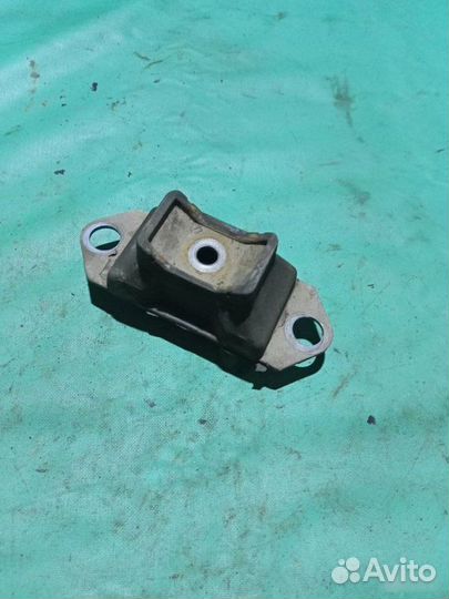 Подушка кпп Renault Logan