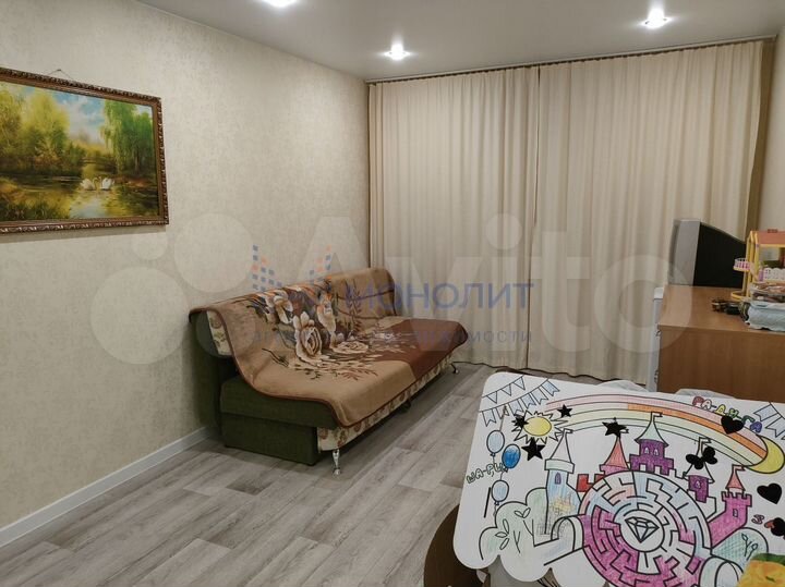 2-к. квартира, 77 м², 1/10 эт.