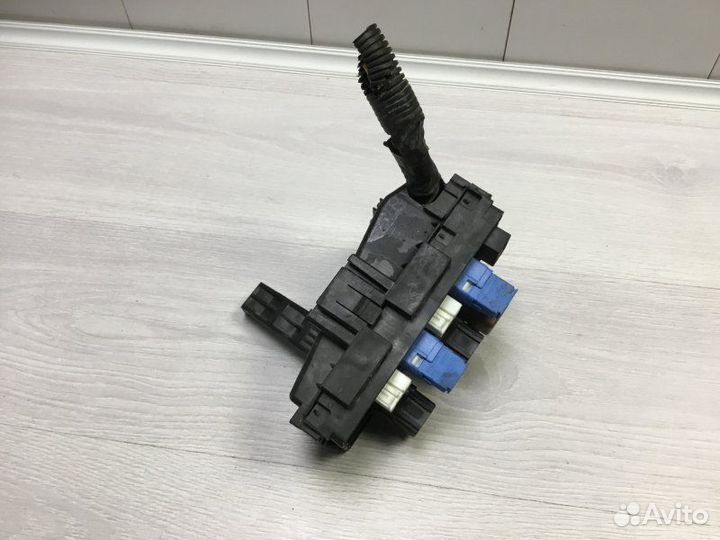 Блок реле и предохранителей Nissan Navara 2.5 2008