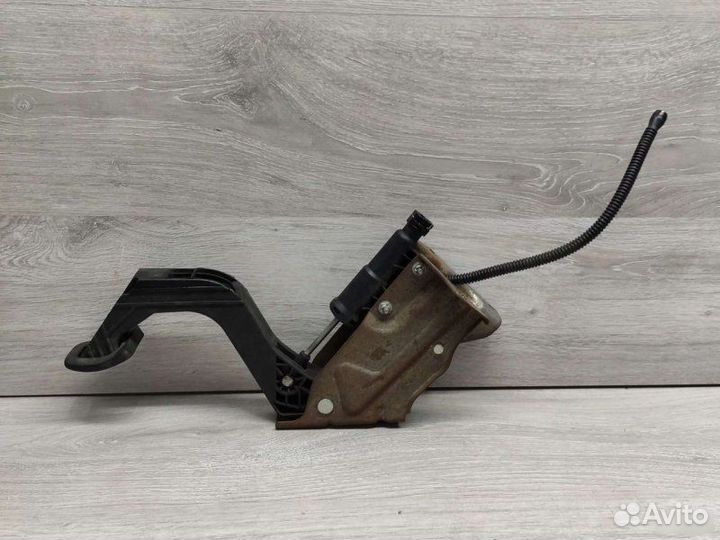 Педаль сцепления Mercedes Sprinter W906