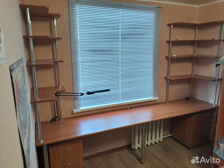 Письменный стол для школьника на двоих