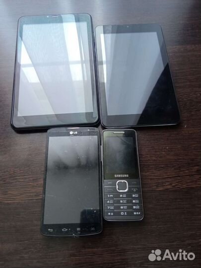 Нерабочие планшеты, смартфон, телефон, навигатор