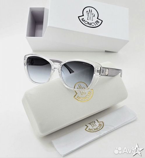 Солнцезащитные очки женские Moncler