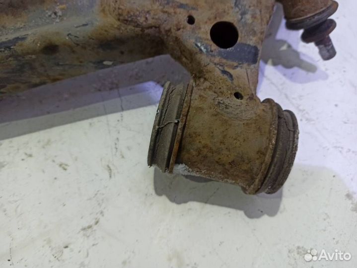 Рычаг передний правый нижний