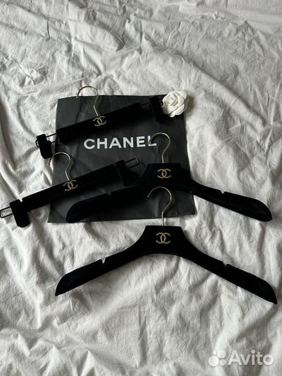 Вешалки Chanel