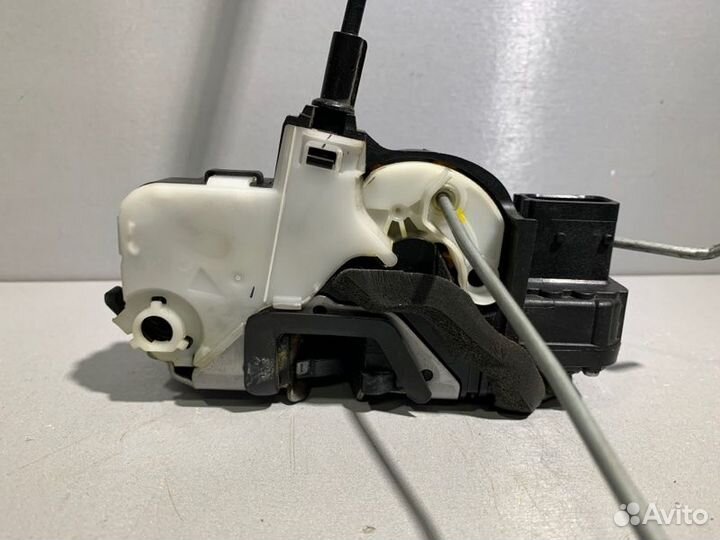 Замок двери передний правый Chevrolet Cruze