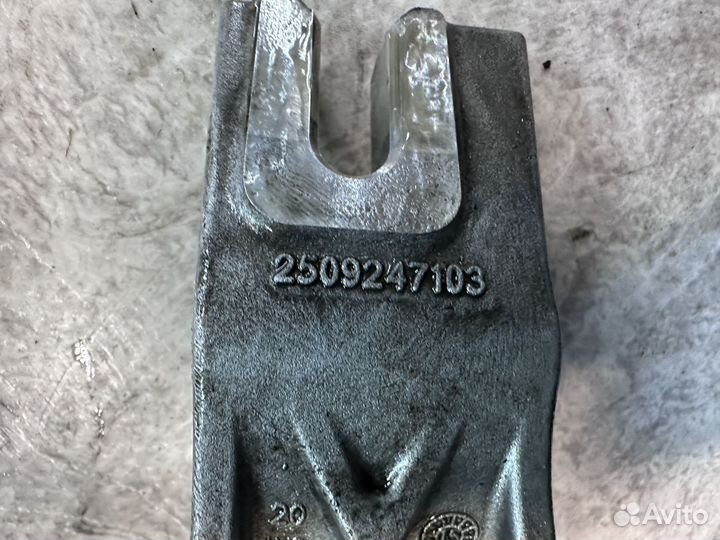 Вилка включения передачи Ford Focus CB8 1.6L