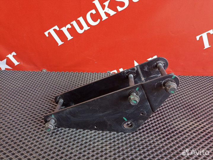 Кронштейн опоры цилиндра подъема кабины Renault T