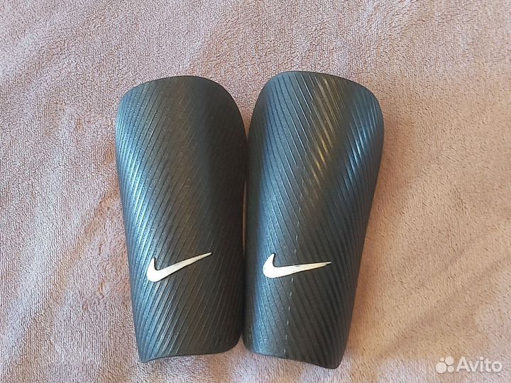 Щитки футбольные детские nike