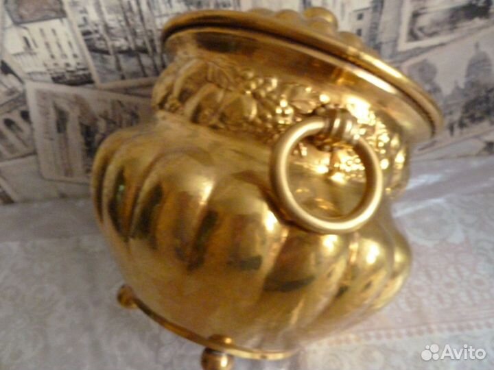 Ваза латунная с ручками и фруктовым узором
