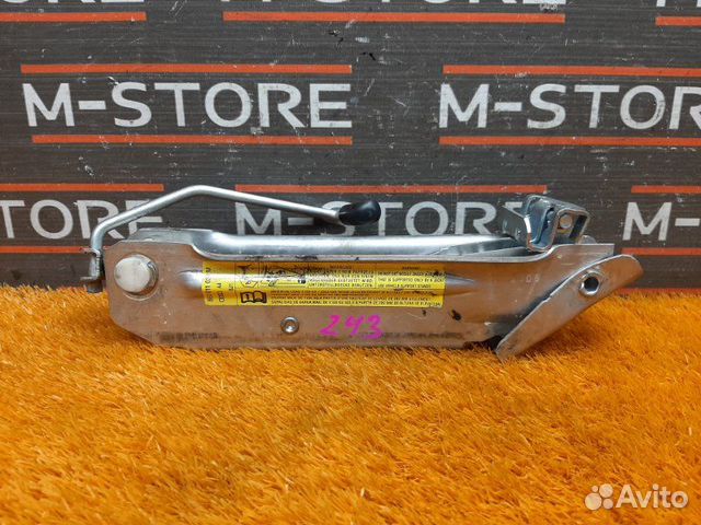 Домкрат Audi A4 B7/8E BWE 2006