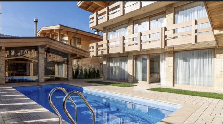 Коттедж 300 м² на участке 5 сот.